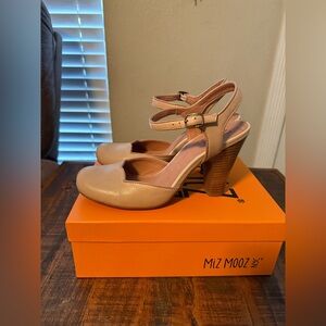 Miz Mooz Nantes Dress Pump Shoes Women Size 9.5 Cream Leather Heels *PLEASE READ